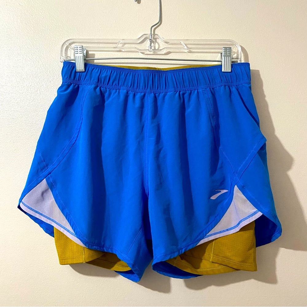 Brooks 2 in 1 running shirts size Medium
